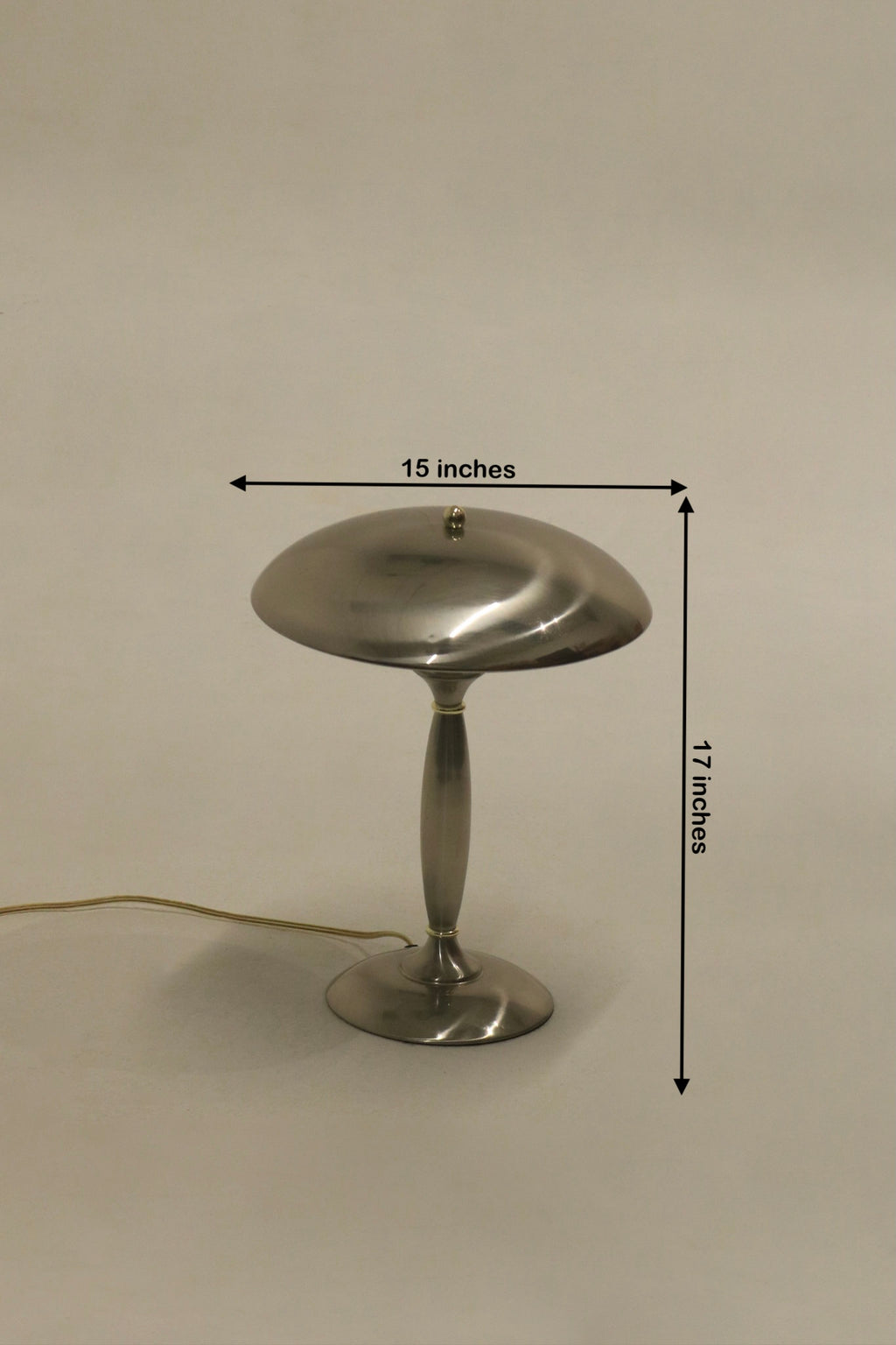 3-way touch lamp with modern design