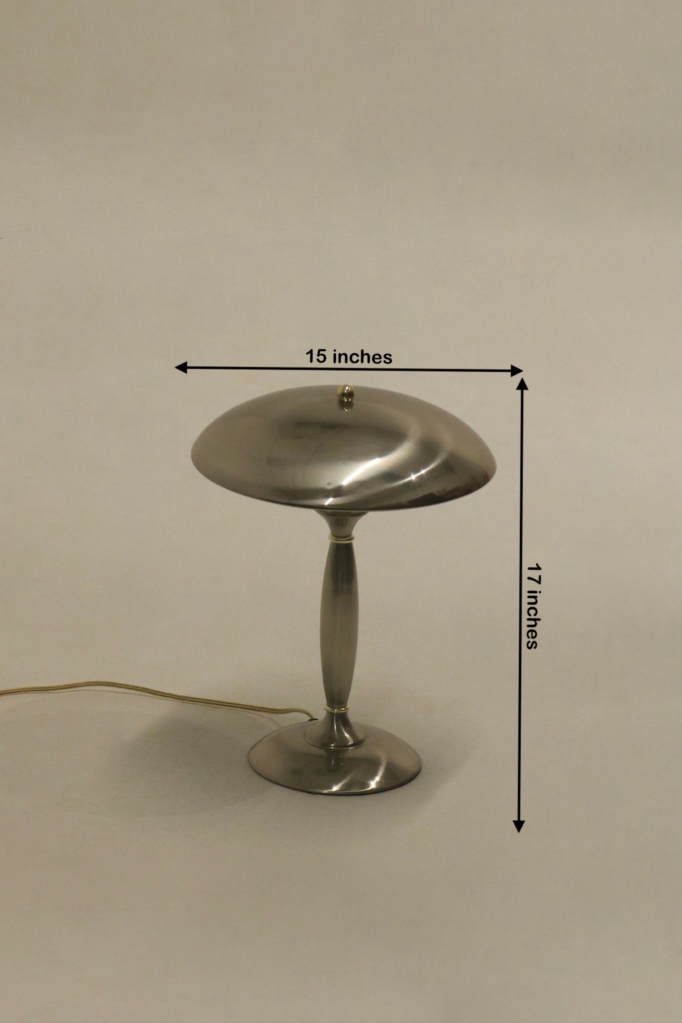 3-way touch lamp with modern design