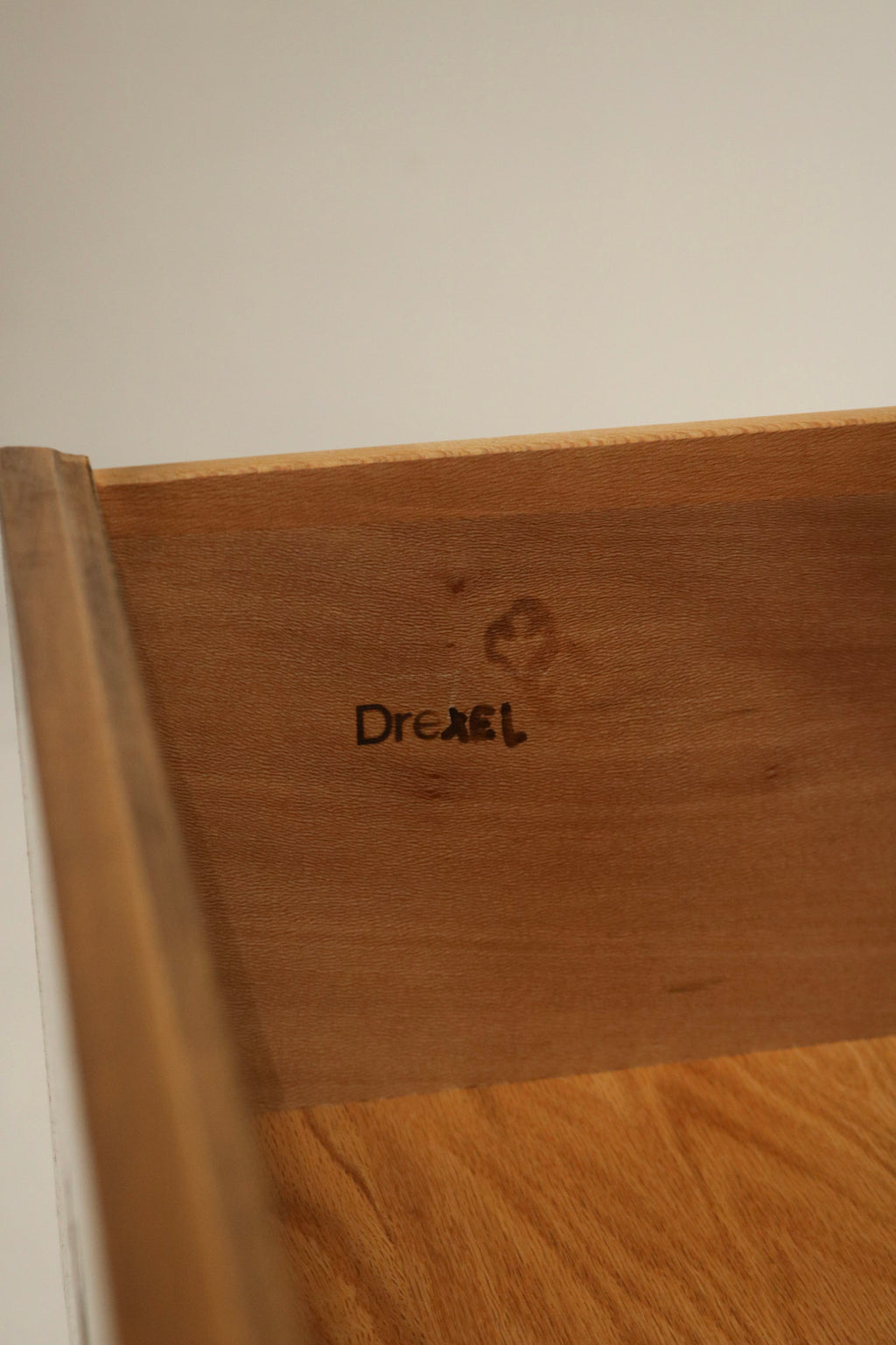 DRESSER 4 IMG_4690