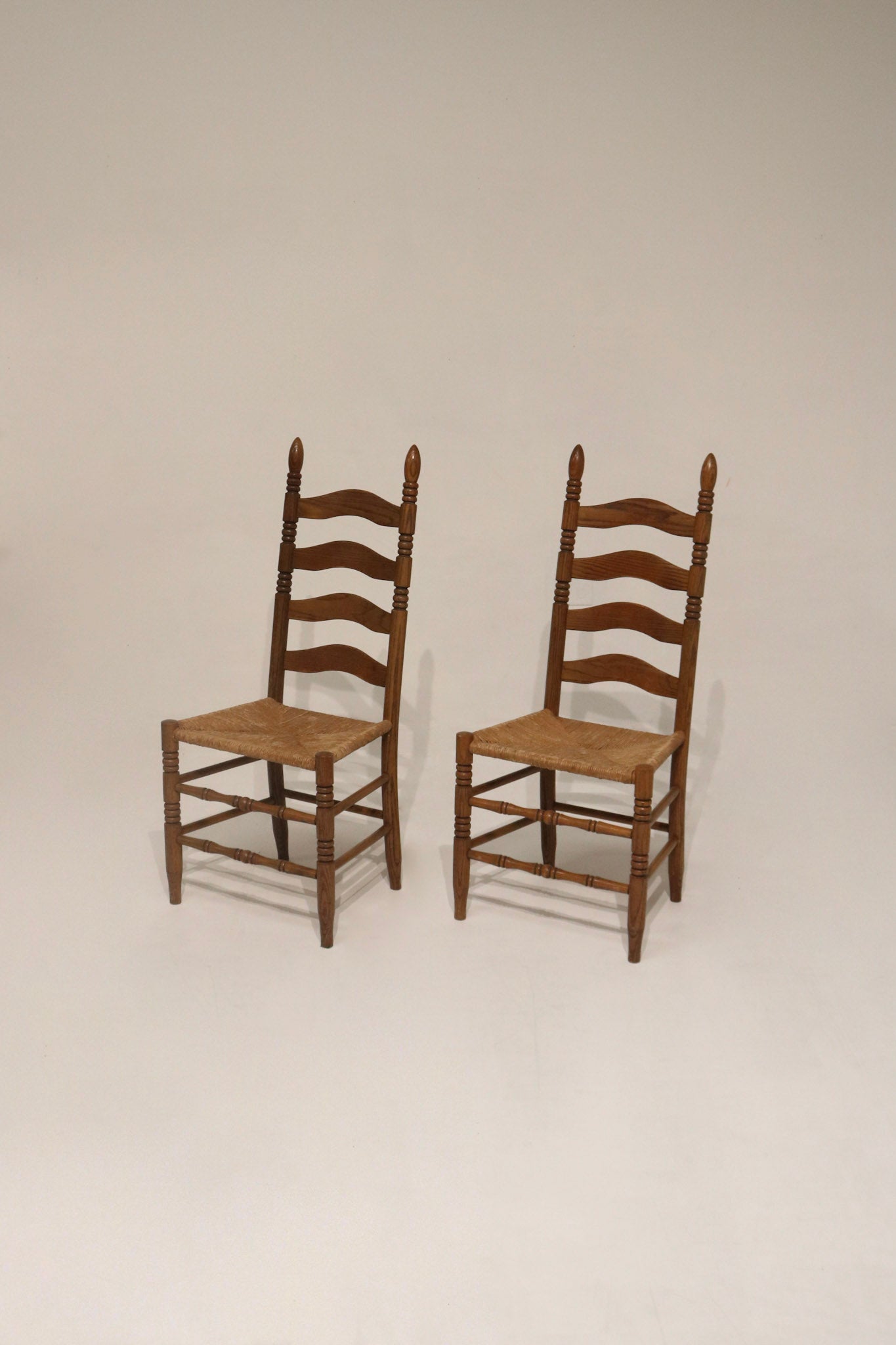 Early 19th Century oak wood chairs with woven rush seats