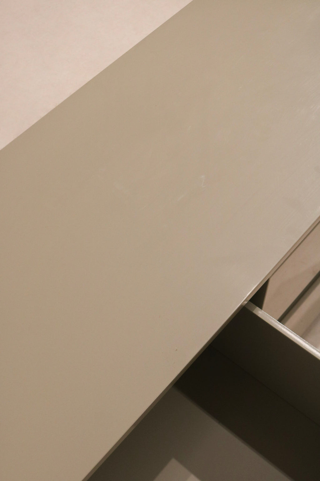 Rear panel view of the dresser indicating construction and surface treatment