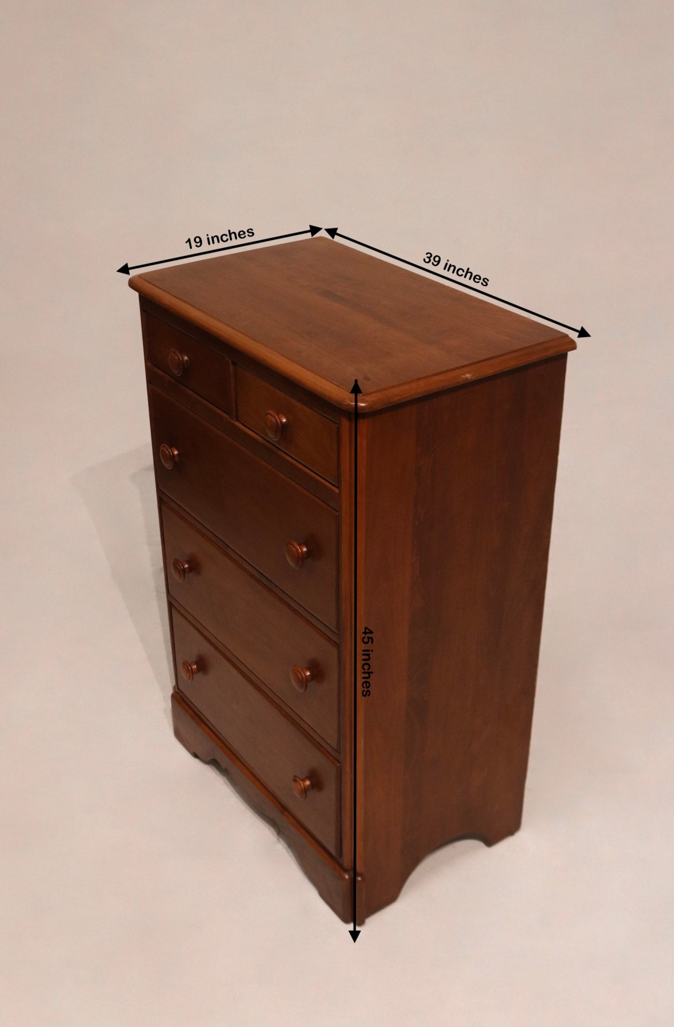 Size reference chart showing dimensions of solid maple wood dresser: 39'L x 19'D x 45'H