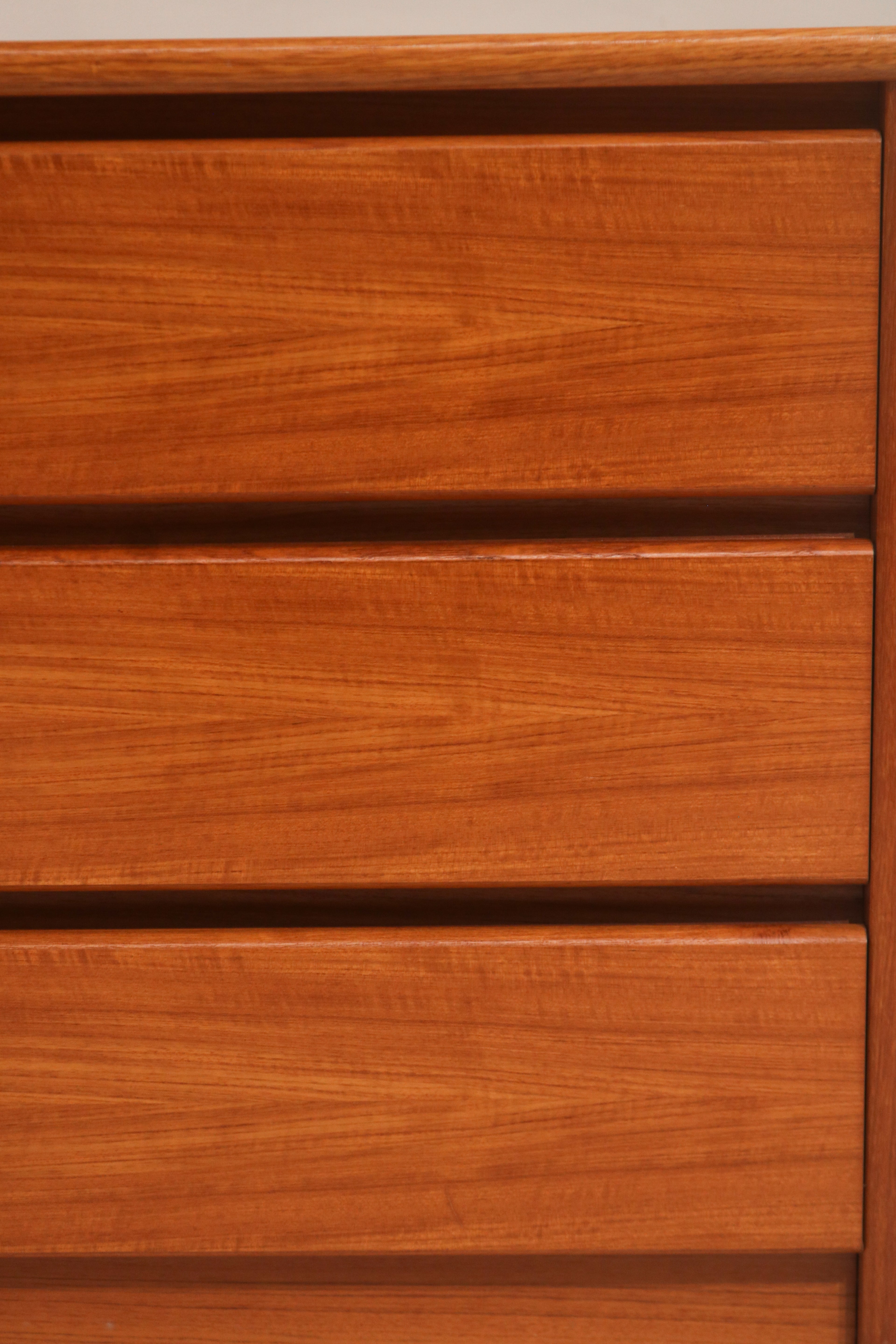 Close-up of drawer fronts showing continuous teak wood grain
