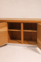 Detail of the drawer slide mechanism and smooth operation