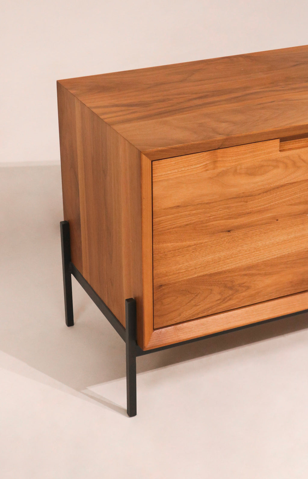 Detail of the edge profile showcasing superior craftsmanship