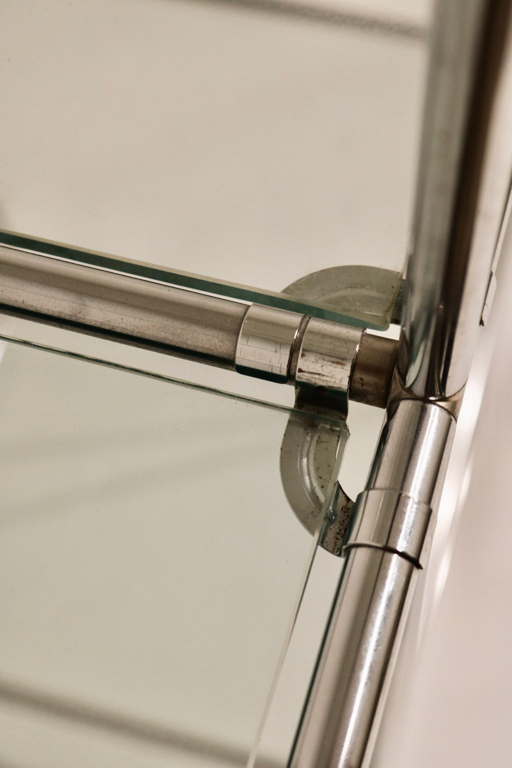 Close-up of glass shelf support clip and corner construction