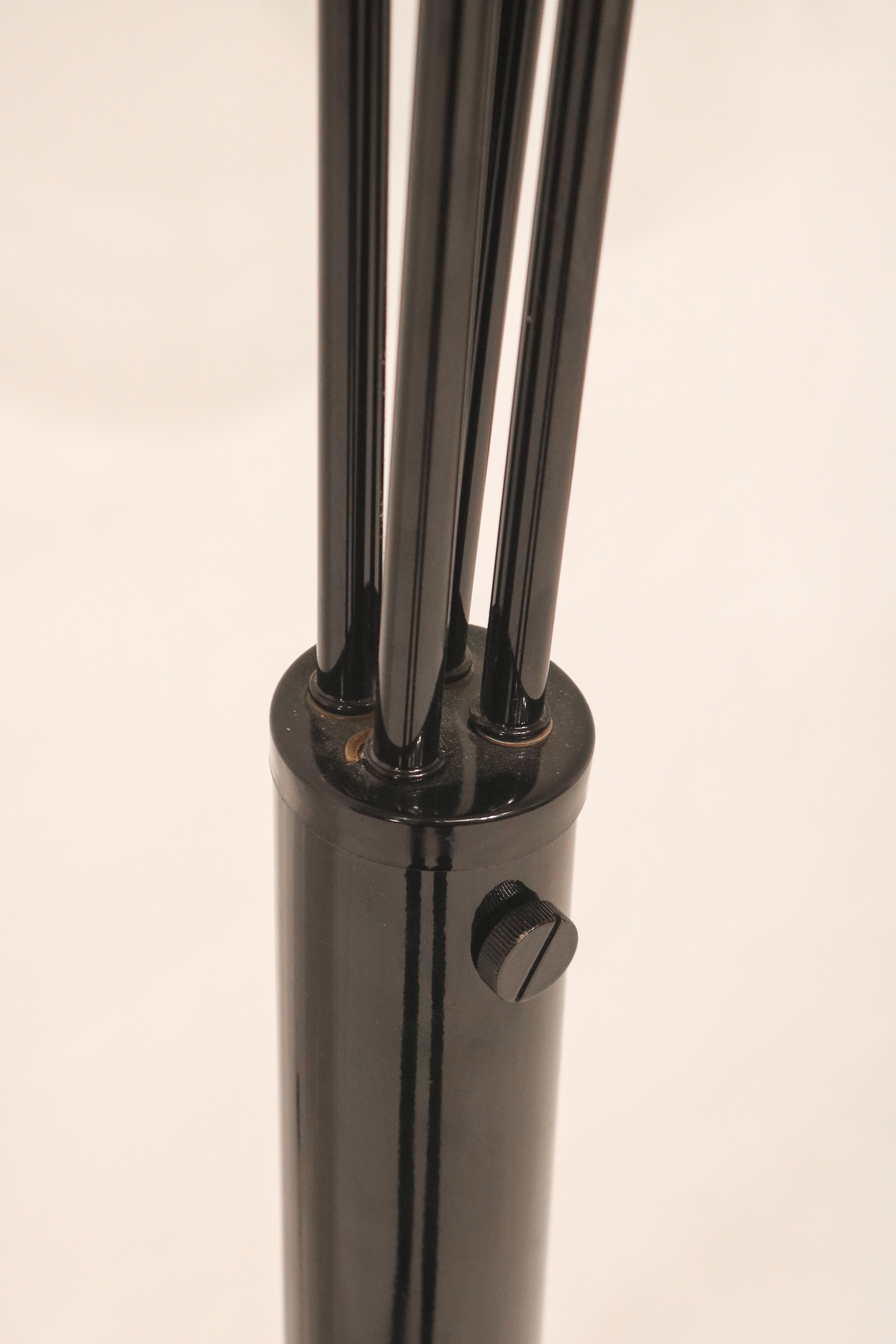 Detail of the main lamp stem and switch mechanism