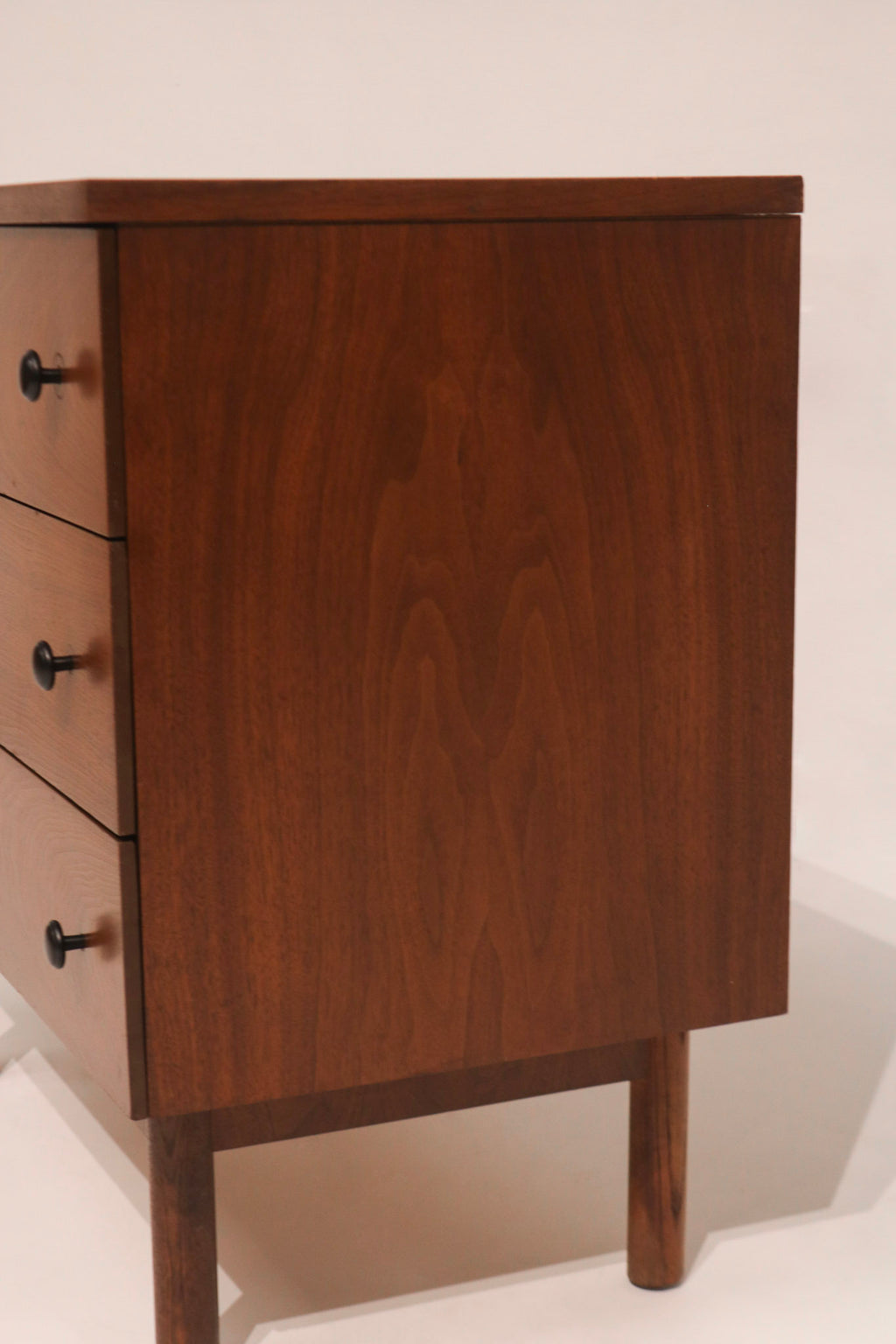 Left side view of the dresser profile and walnut veneer condition