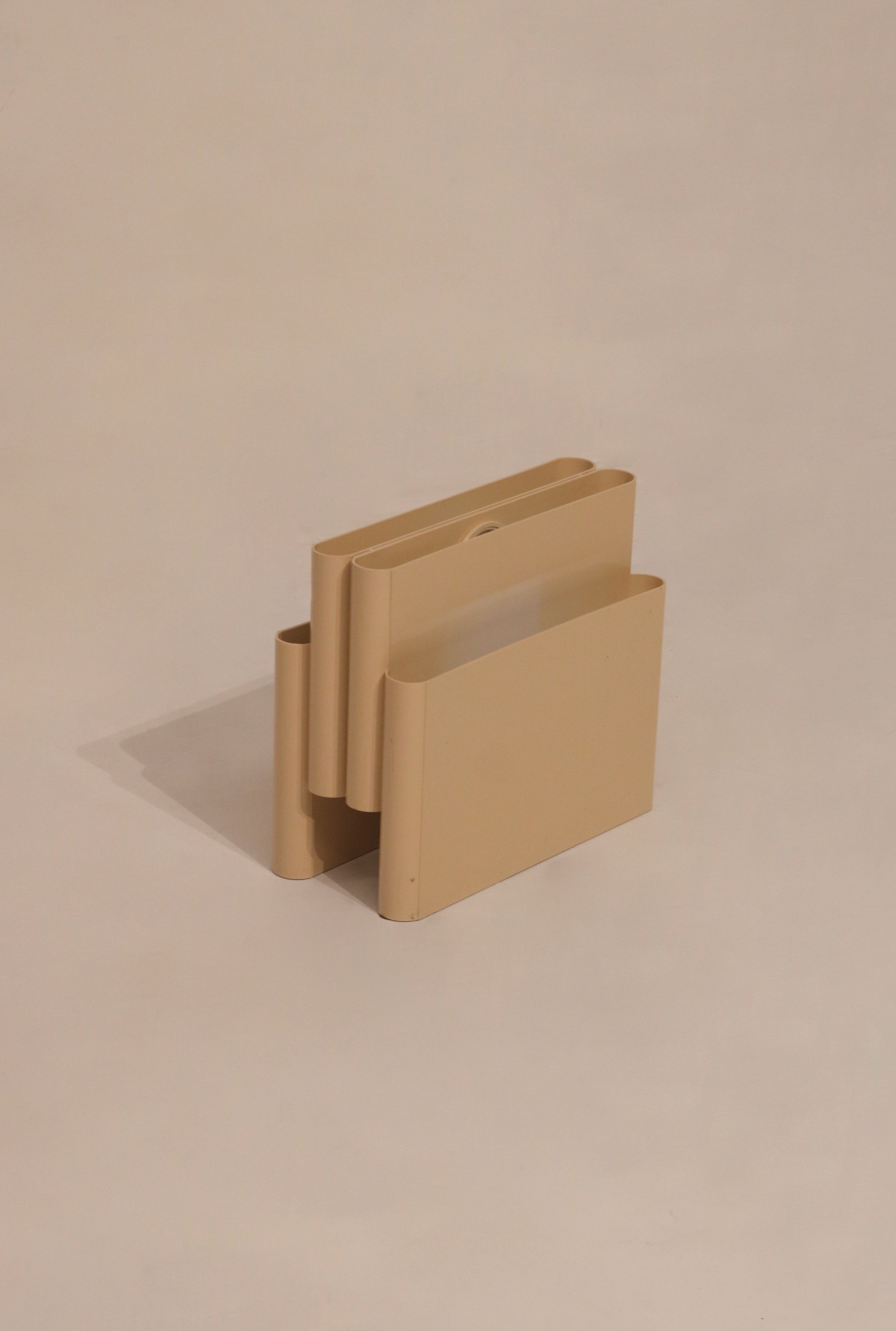 Vintage magazine rack by Kartell model 4676 authentic Italian design 14 inches tall