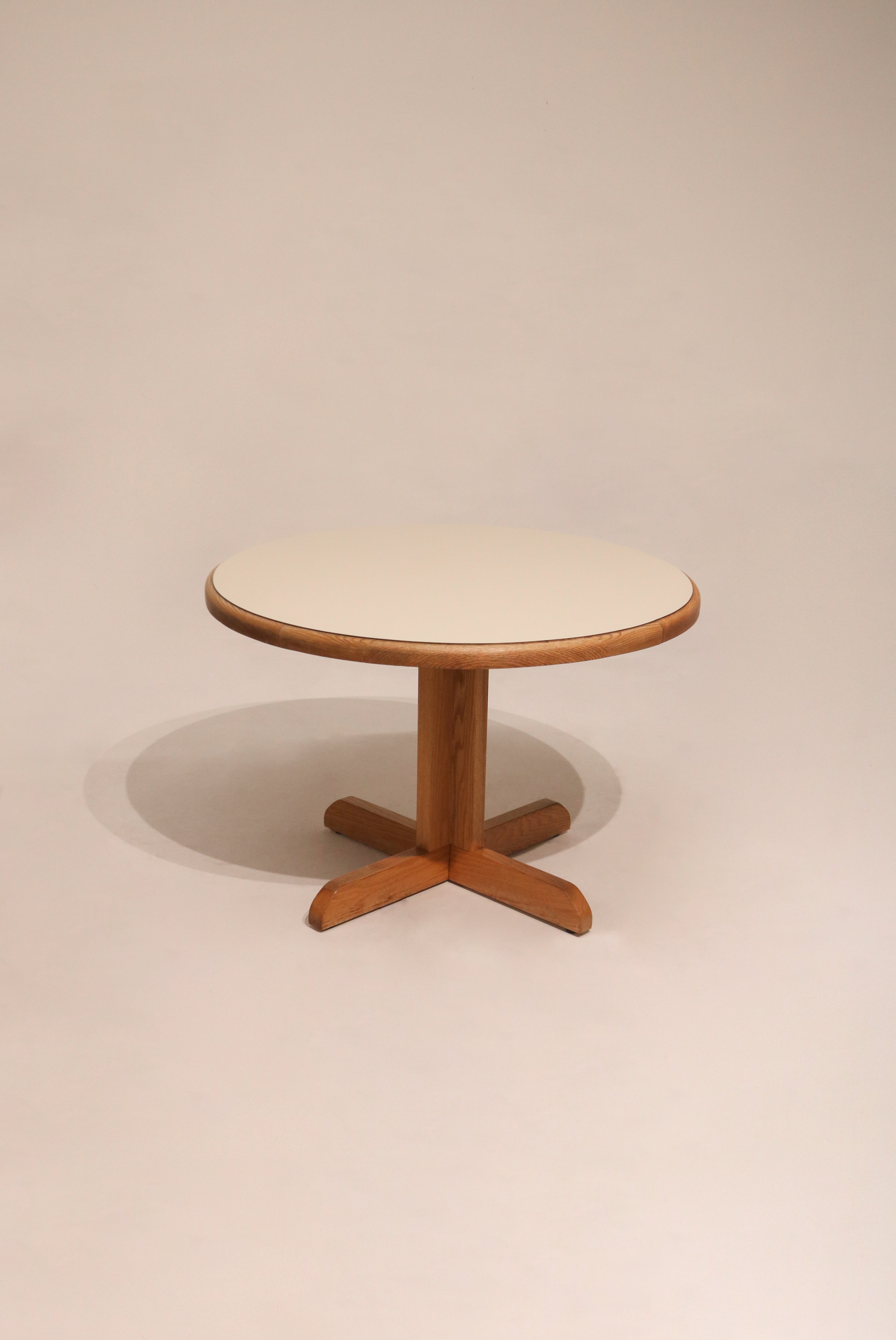 Vintage solid oak wood round dining table 42 inch diameter mid-century style