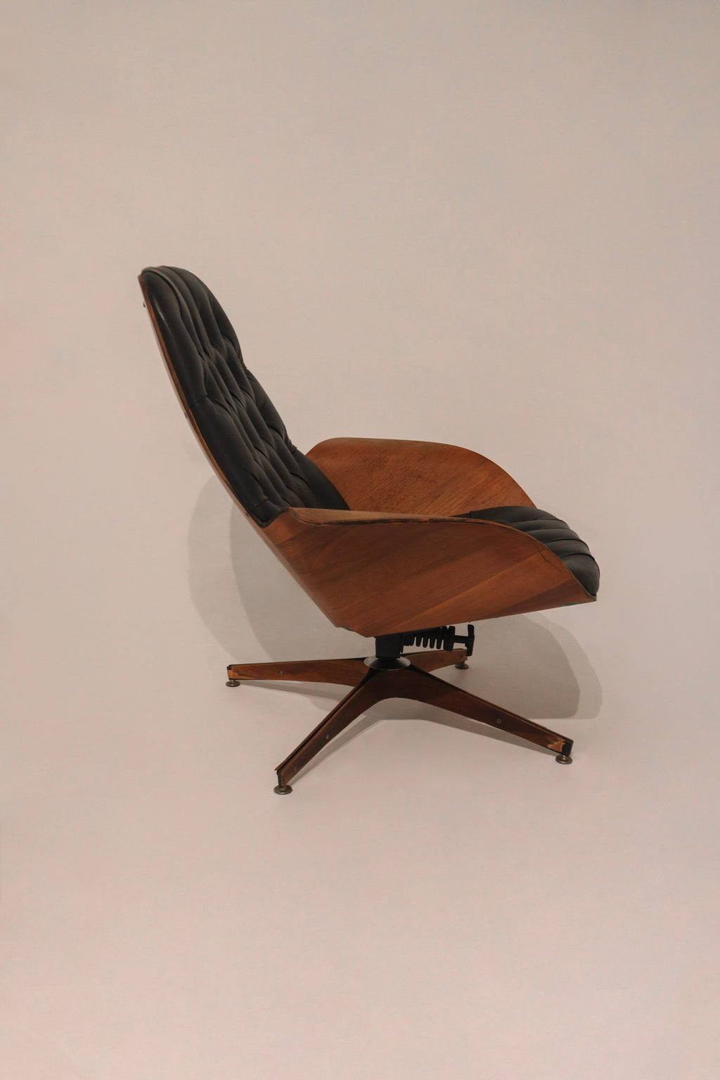 Close-up of the plywood shell contour design and wood grain