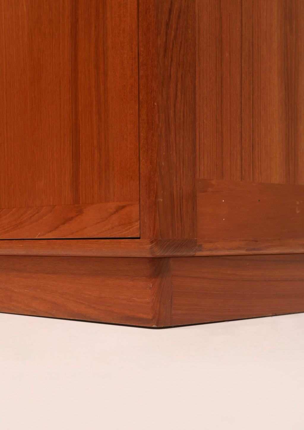 Detail of the finished rear panel allowing room divider use