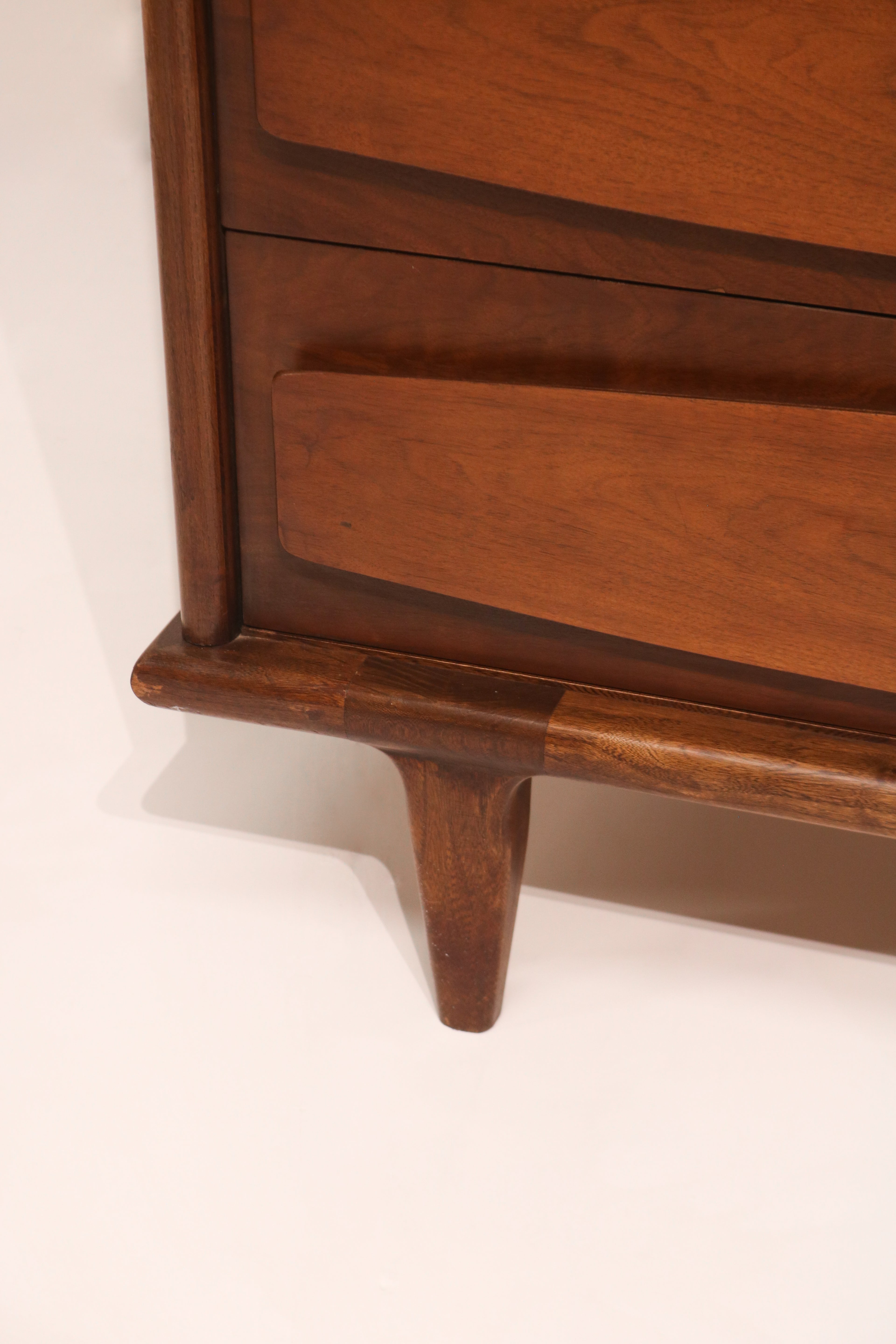 Right side view showing highboy profile and tapered leg base