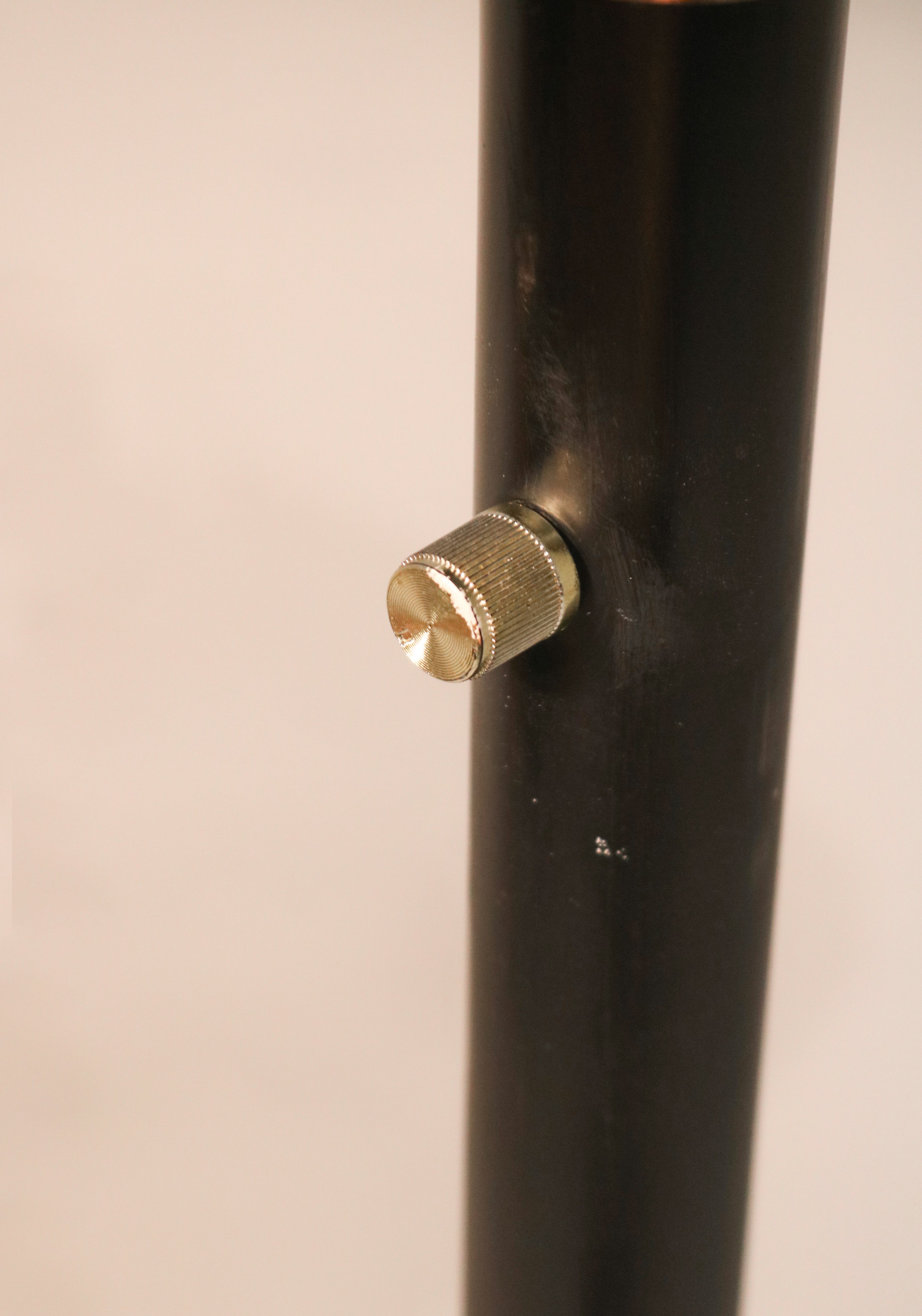 Detail of the rotary on/off switch knob located on the shade