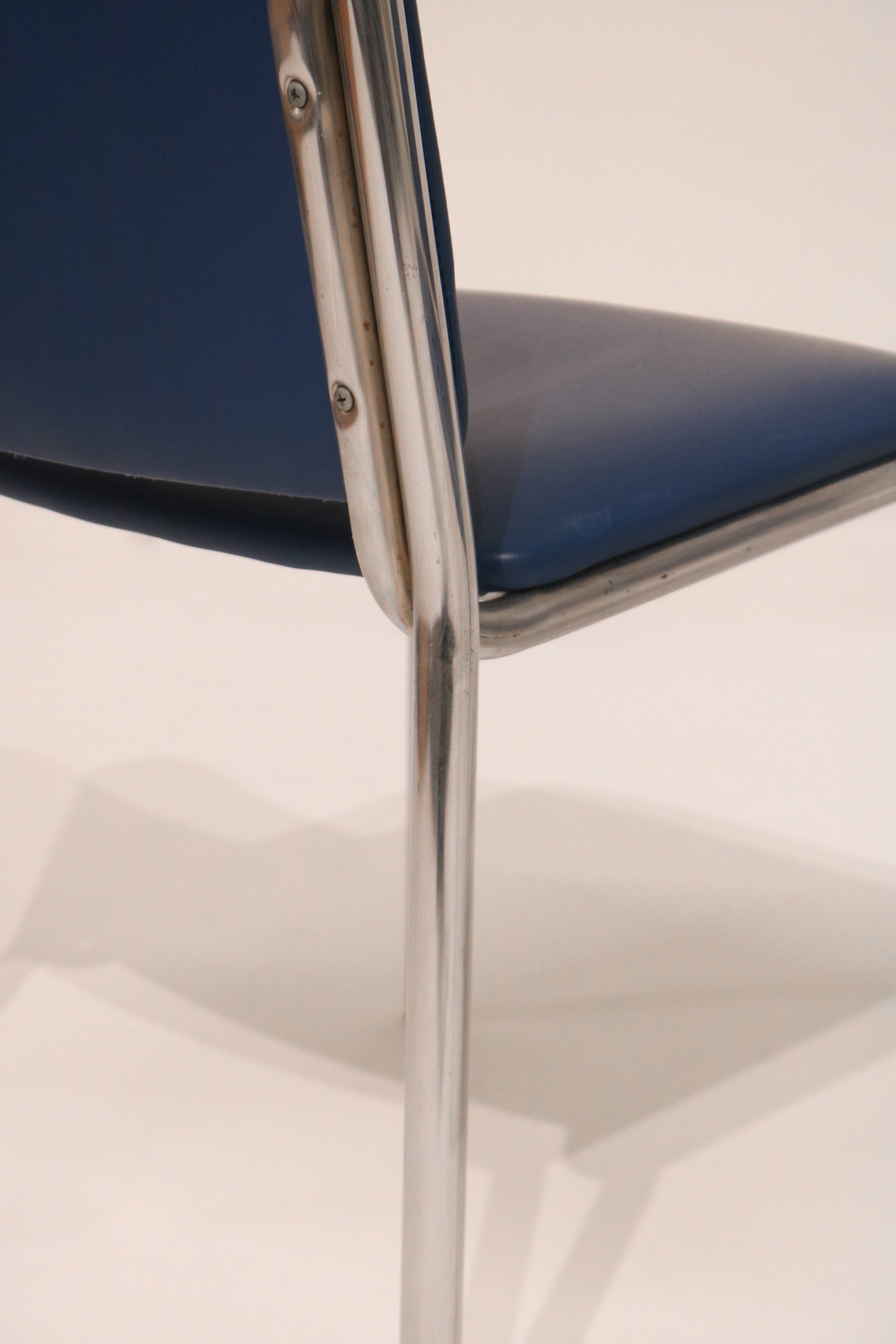 View of the seat cushion showing padding and leather quality