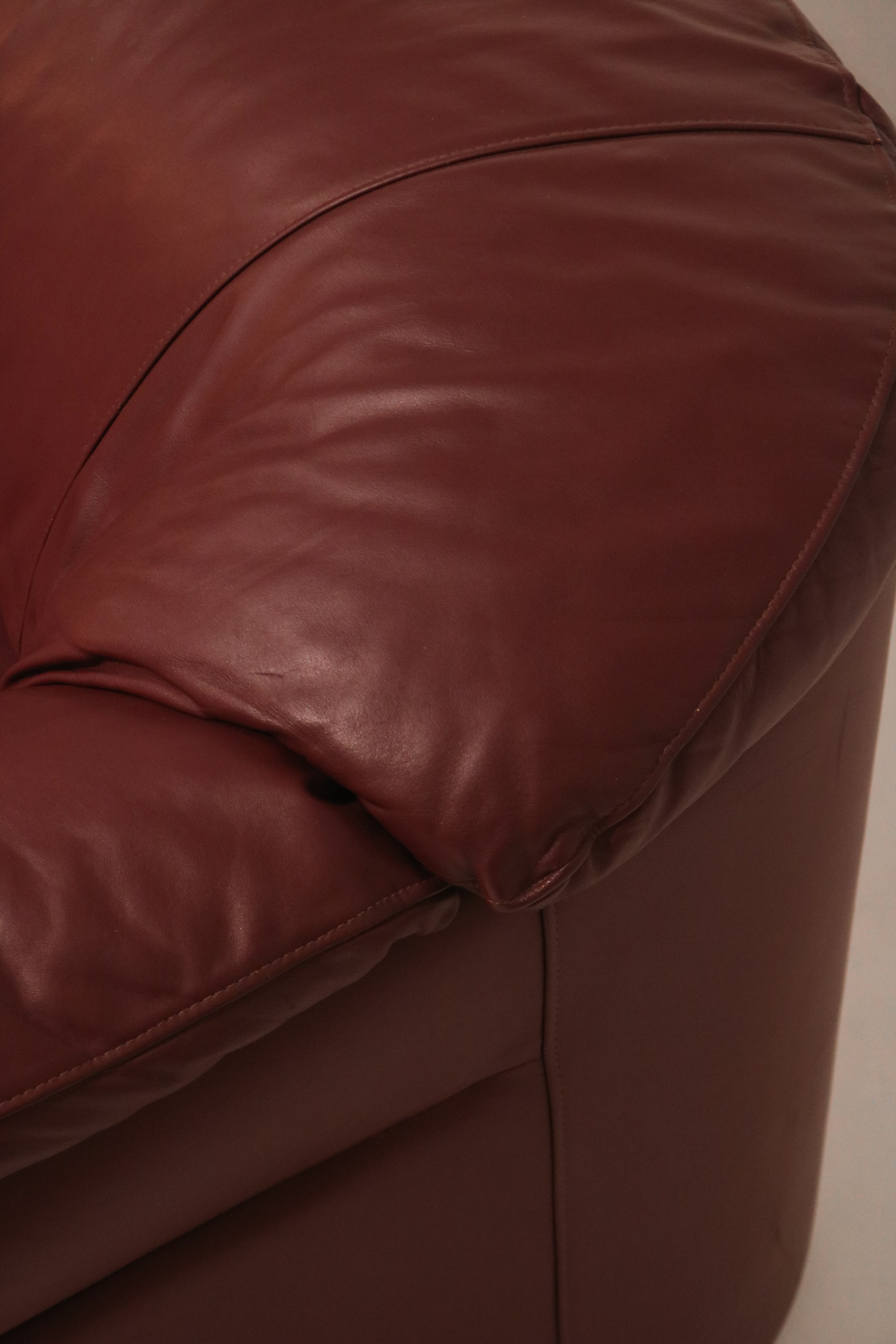 View of the seat cushions showing good condition and deep wine color