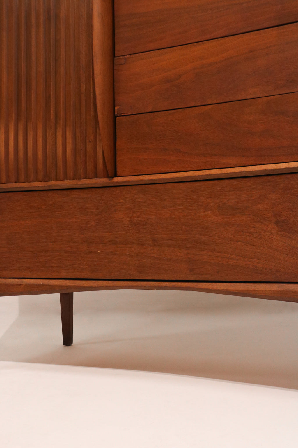 Detail of the side panel walnut finish and condition