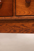 Side view closed profile showing stepped shape and sturdy base