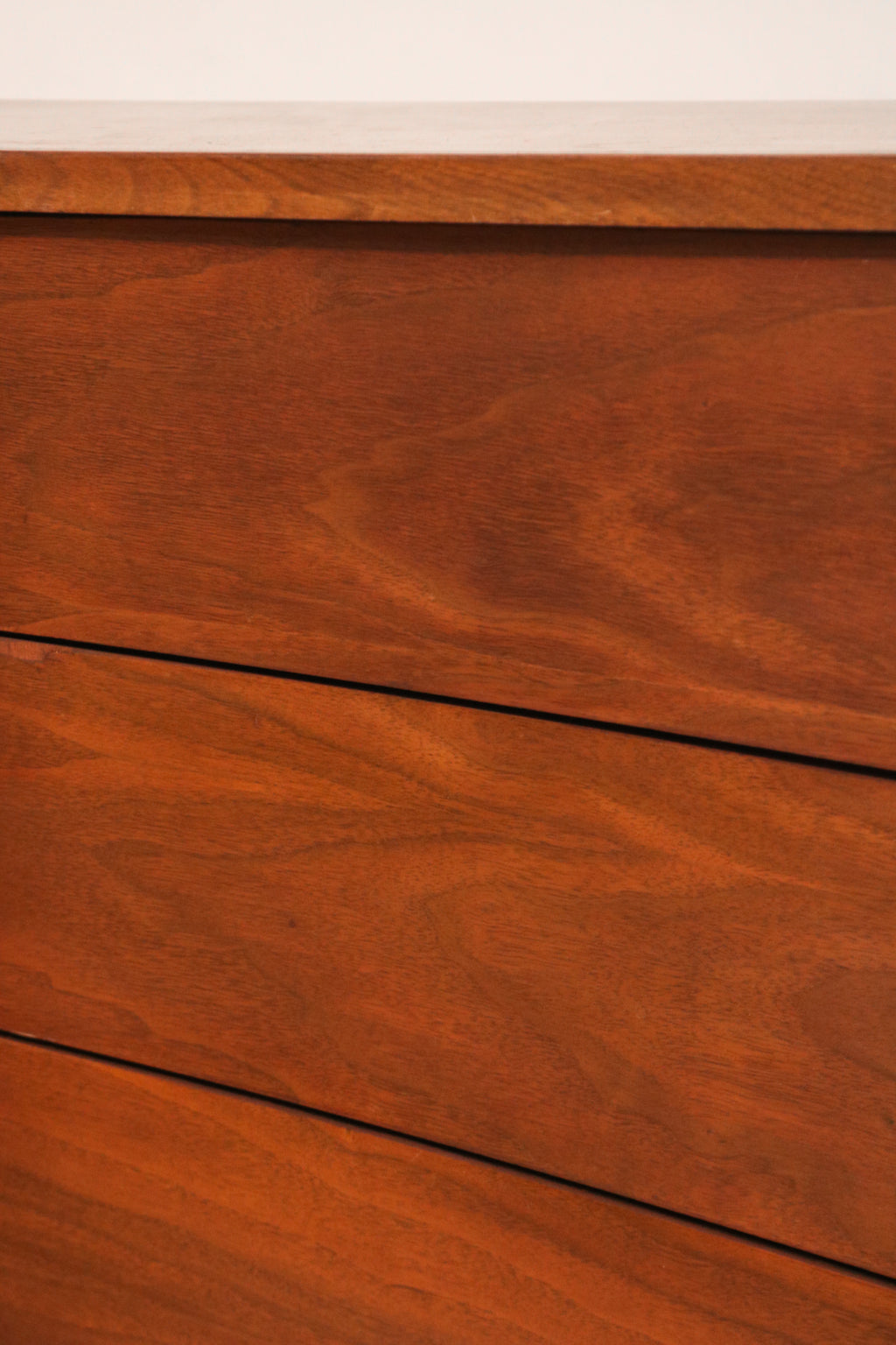 Close-up of the top corner edge showing walnut veneer condition