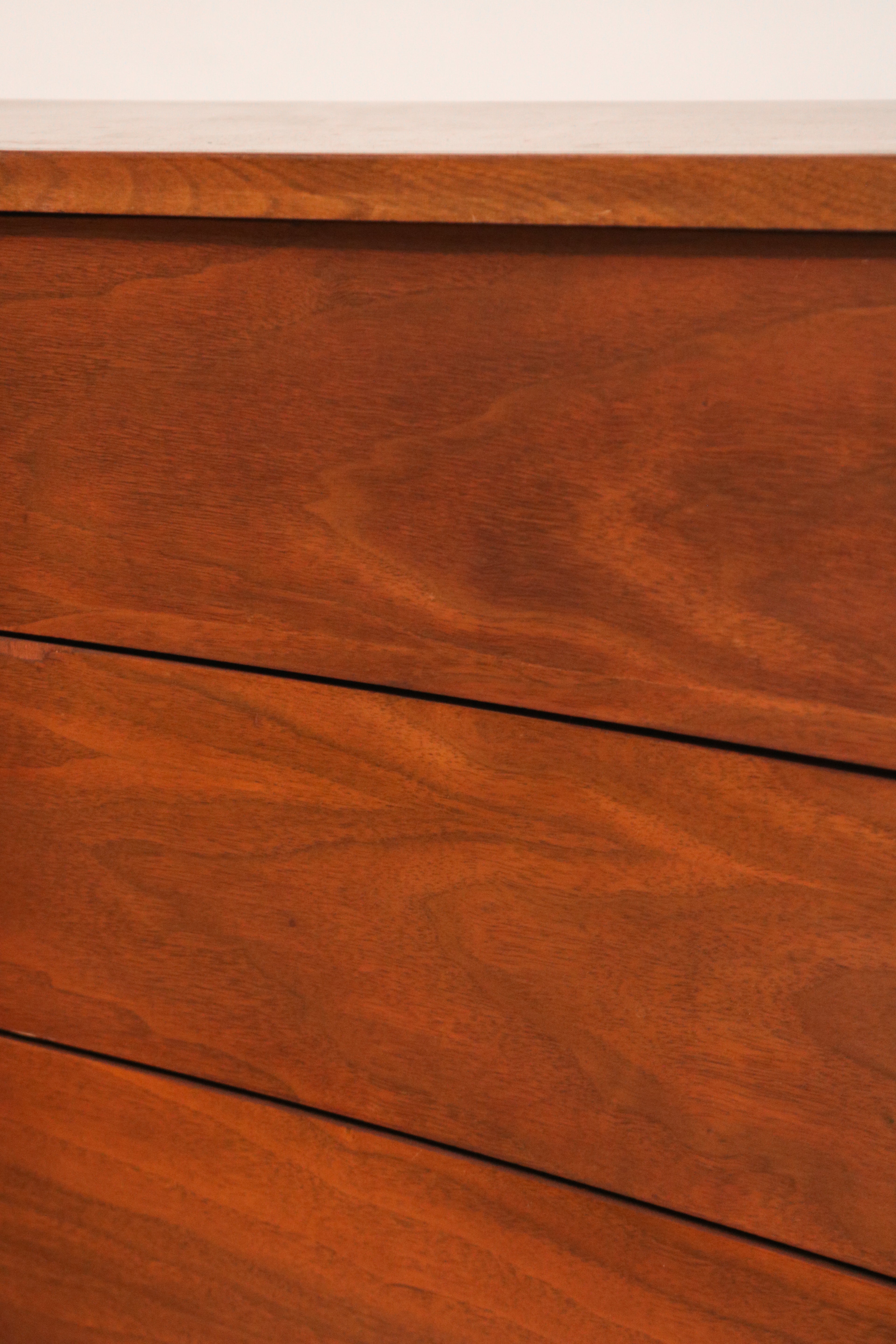 Close-up of the top corner edge showing walnut veneer condition