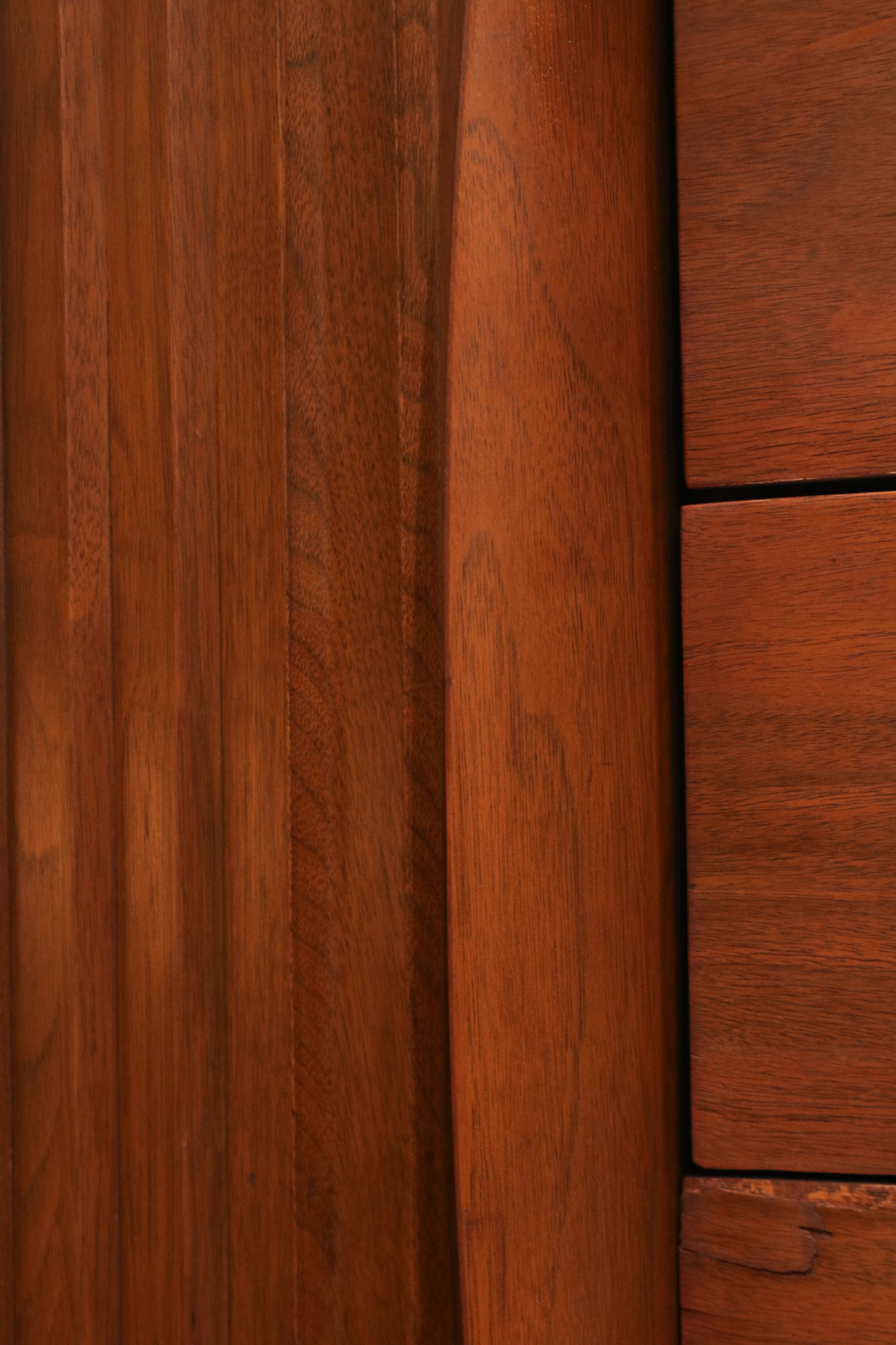 Interior check of the top drawer cleanliness and lining