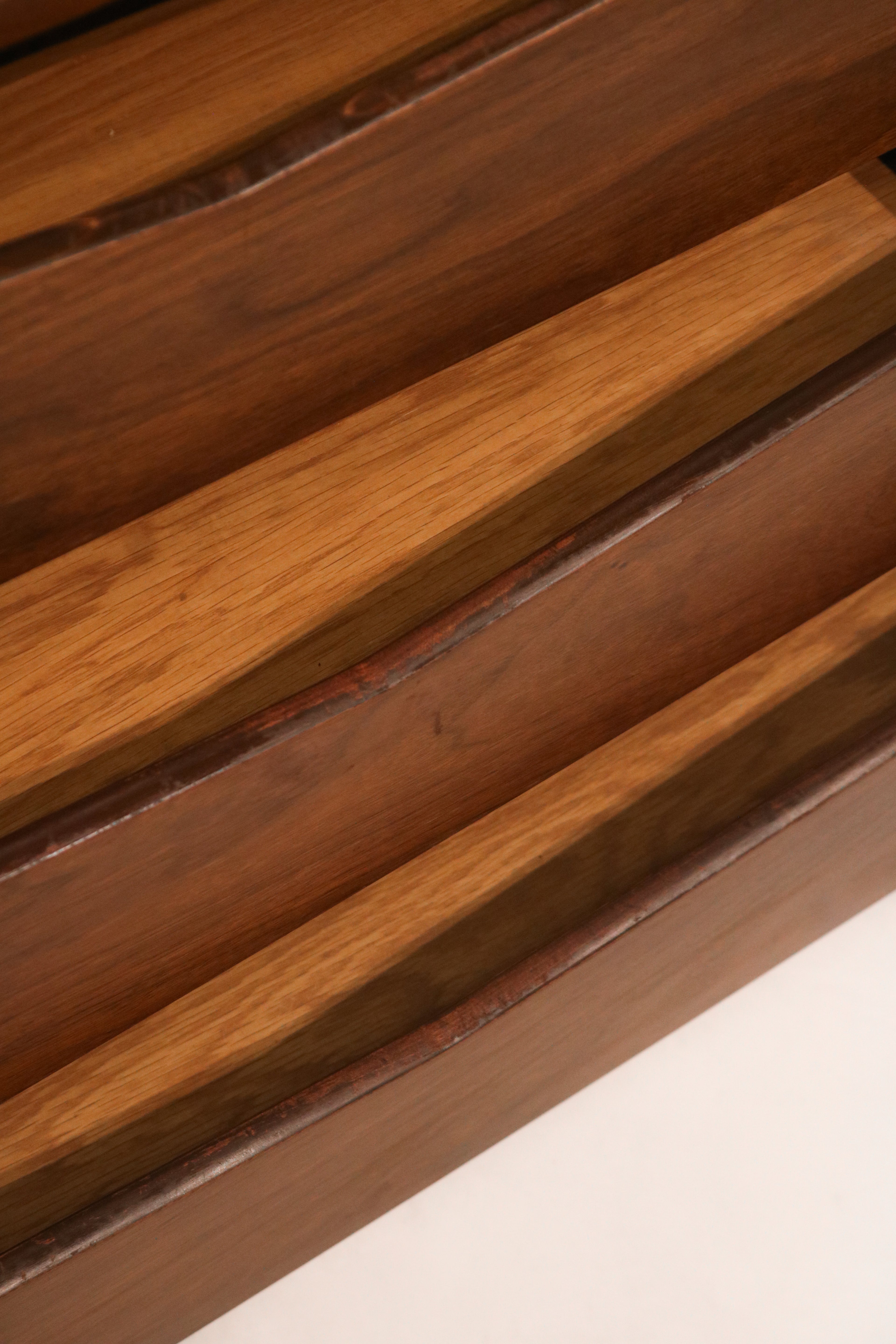 Detail of the top edge profile following the curvature of the dresser