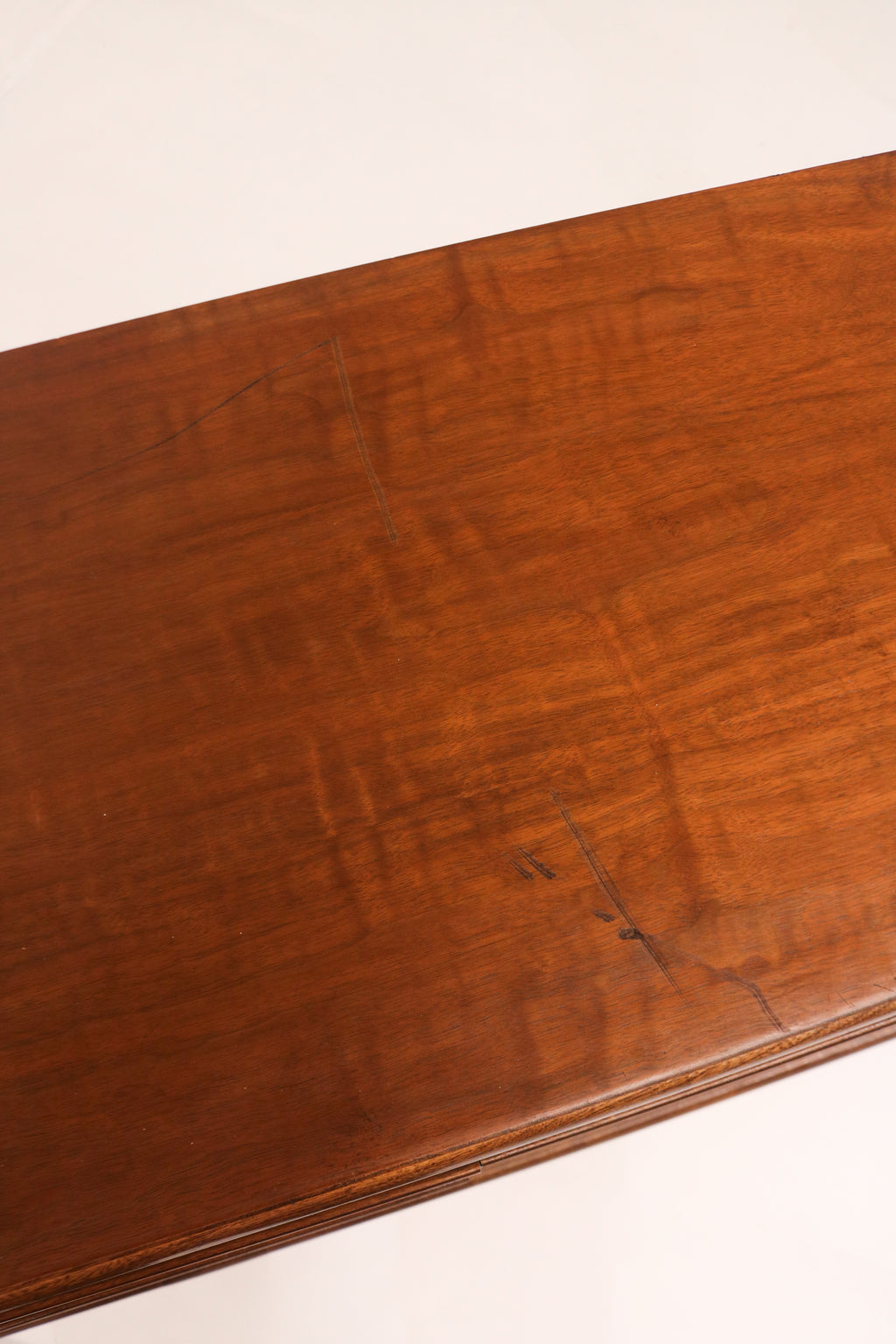 Detail of scratch on top surface mentioned in condition report