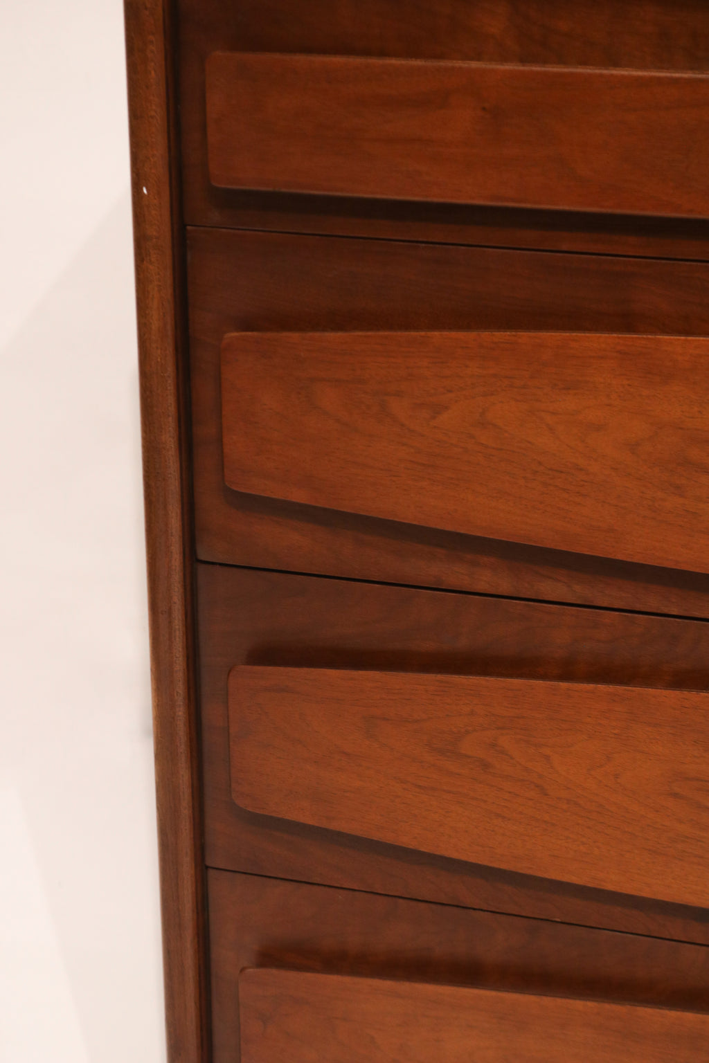 Close-up of the top surface condition and walnut wood finish